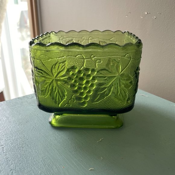 Small Planter Vintage Green‎ (Avocado) - Gorgeous Glass! Discontinued - Picture 1 of 6